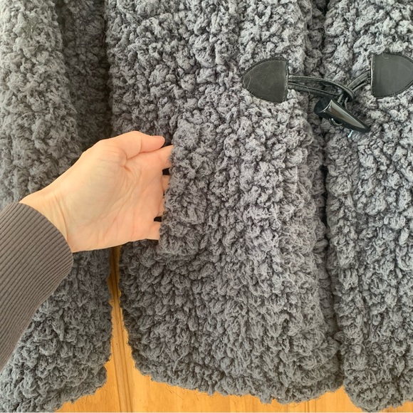 NWOT Go Coco super fun and fluffy grey toggle jacket size Small - Picture 10 of 14